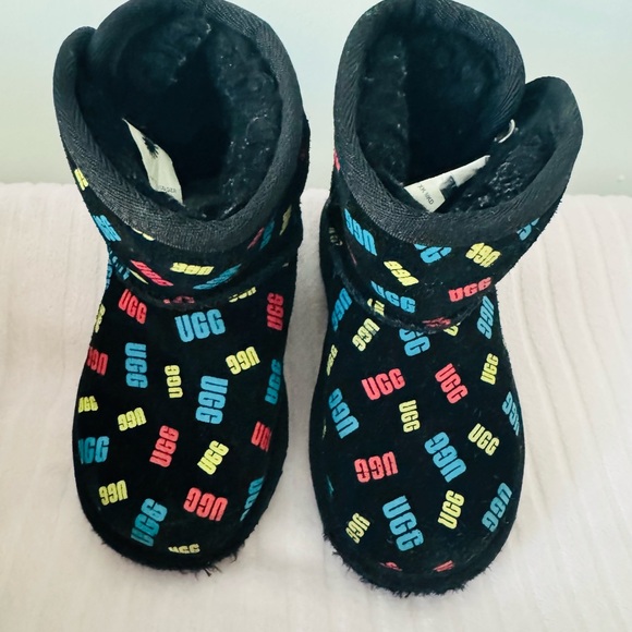 UGG Kids Black Boots with Colorful Logo - Picture 2 of 4